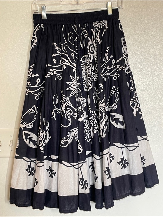 cotton cottage Dresses & Skirts - Black & White Floral Circle Skirt with Elastic Waist